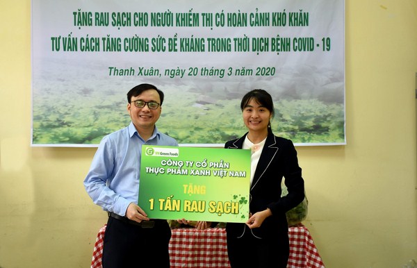 Trao 1 tấn rau sạch cho người khiếm thị quận Thanh Xuân