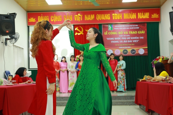 35 thí sinh tranh tài tại cuộc thi ảnh: "Nâng bước phụ nữ khiếm thị trong tà áo dài Việt"
