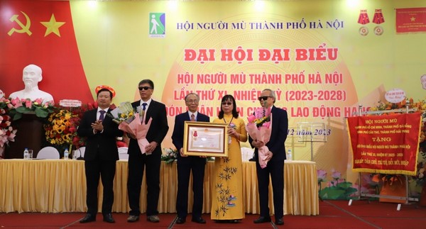 Hội Người mù thành phố Hà Nội đón nhận Huân chương Lao động hạng Nhì