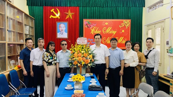 Lãnh đạo Quận Hoàn Kiếm chúc mừng kỷ niệm 26 năm ngày Người khuyết tật Việt Nam (18/04/1998- 18/04/2024)