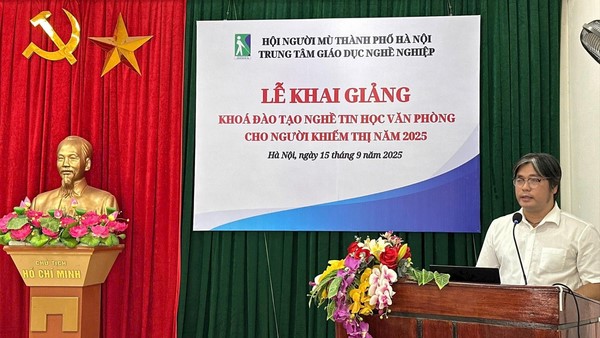 Trung tâm GDNN: Khai giảng Khóa đào tạo nghề Tin học văn phòng cho người khiếm thị