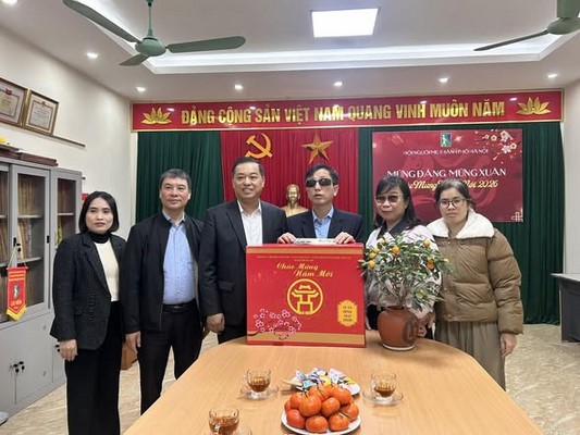 Lãnh đạo TP Hà Nội tặng quà Hội Người mù thành phố Hà Nội