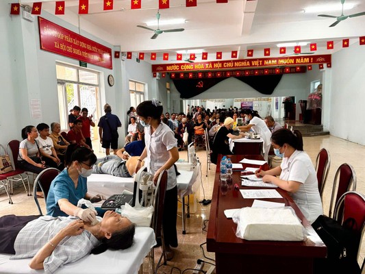 KHÁM BỆNH, TƯ VẤN SỨC KHỎE CHO HỘI VIÊN CHI HỘI NGƯỜI MÙ LIÊN PHƯỜNG TỪ LIÊM
